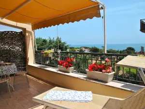 Dinky Home Air-Conditioned Penthouse with Sea View Terrace
