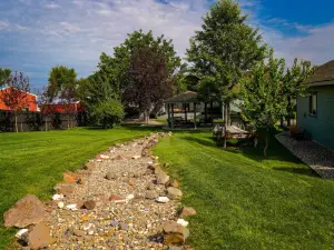 Spacious Chef's Kitchen and Hot Tub - Beautiful Family Haven