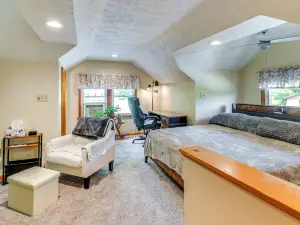Cozy Couples Retreat: 3 Mi to Seneca Lake!