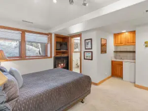 Twin Lodge | Liftside + Hot Tubs Access