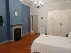 Triple9 Hatfield Guesthouse