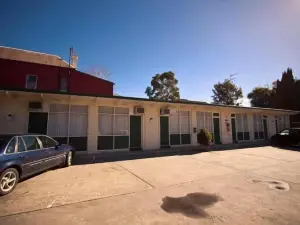 Parkville Motel