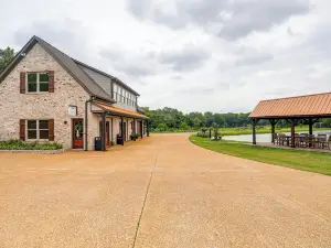 농장 및 호수 전망: 미시시피 시골의 로프트 아파트