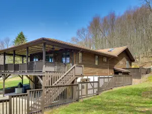 Lovely Terra Alta Cabin < 1 Mi to Alpine Lake