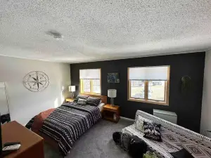 Ski-in Condo on Mountain Woodstove/Hot Tub Access