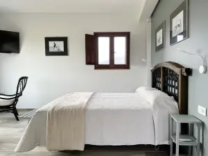 Charming rural house with 5 apartments, swimming pool and barbecue.