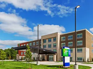 Holiday Inn Express & Suites Parsons by IHG