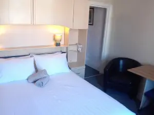 Home and Away Guesthouse