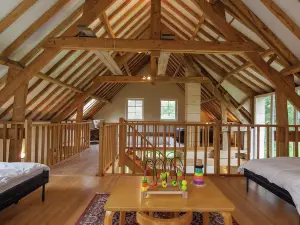 Beautifully Located Country House with Heated Pool