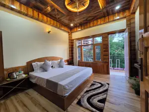 The Wooden Nook Chail