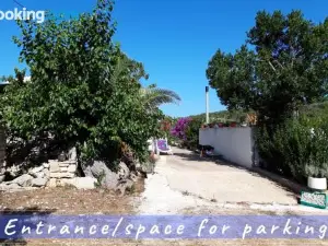 Near the Sea Vacation Home Parja