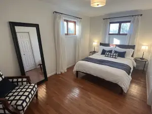 Poplar Place - 3 BR - Hot Tub - Steps from Downtown