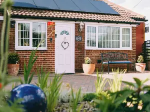 1 Bed Sleeps 2 Free Parking Pets Welcome