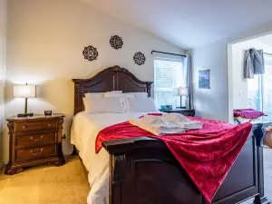 Mountain Views and Game Room - Tranquil Escape with Hot Tub