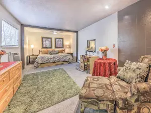 Dog-Friendly Alto Escape w/ Hot Tub + Foosball!