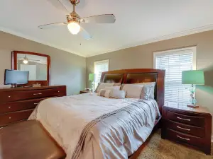 1 Mi to Silver Lake Sand Dunes: Deck, Grill & Yard