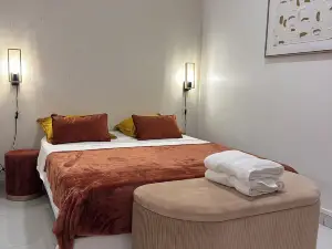 CYRUS HOTEL-HOUSE