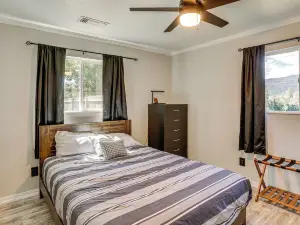 Backyard Oasis w/ Hot Tub & Views: Weaverville Gem