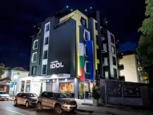 Hotel Idol