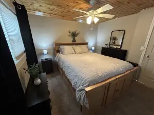 Beautiful, cozy 2 bedroom house on Brantingham Lake!