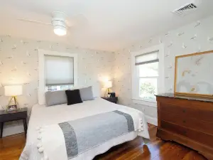 Gorgeous retreat across from yacht club, the Choptank, and IronMan finish line!