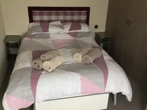 Comfortable lodge with hot tub.internet and netflix