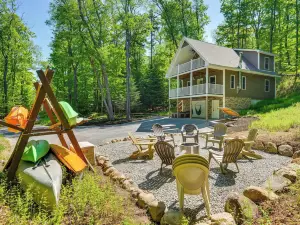 Game Room & Hot Tub: Old Forge Home!