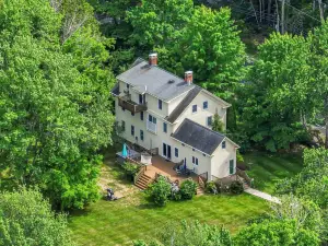 4 Bdr w/ Private Hot Tub, Backyard and Deck!