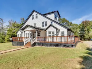 Spacious Anderson Home: Great for Group Retreats