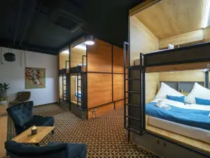 Chors Like a Hotel - Hostel