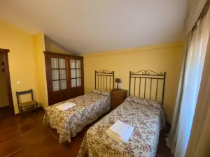 Detached 4 Bedroom Villa with Pool