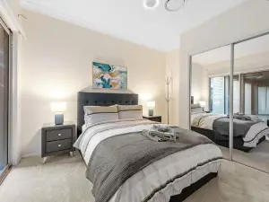 Open Plan! 3 Bedroom House - Taringa