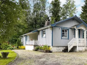 6 person holiday home in TROLLHÄTTAN