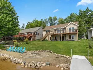 Canadian Lakes Lakefront Home with Breathtaking Sunrises and a Hot Tub!