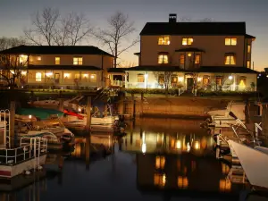 The Cypress Inn Bed & Breakfast