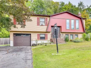 บ้านสำหรับครอบครัวใกล้ Warwick, ~ 5 ไมล์ถึงทะเลสาบ!