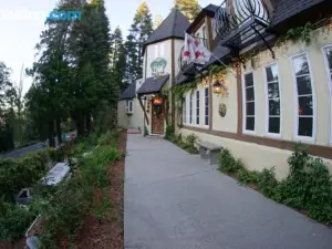 Fleur de Lac Europeran Inn