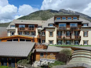 Logis Hôtel & Spa les Autanes