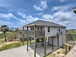 Private Beach Access: Coastal Freeport Home!