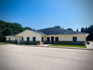 Brillion 2‑ Suite w/ Full Kitchen Near Ariens – Unit #5