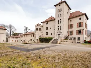 Apparthôtel Tempologis - Chateau de la Rochette