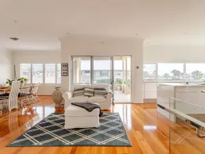 Located in the Mindarie Marina a Luxury House in a Perfect Location