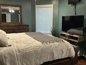 Farmhouse Decorated Southern Style home, Centrally located in quiet neighborhood