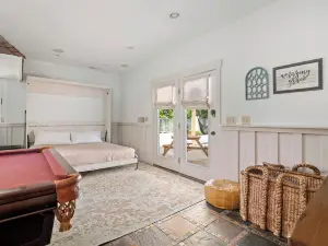 Cute Tiny House on 5 Acres w/ Fantastic Outdoor Spaces
