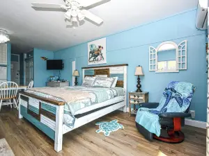 Charming Cedar Key Turtle Condo Gulf view with oversized balcony