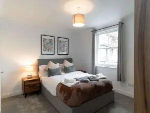 Lovely 1 Bed Harbour-side Apartment - Sea Views