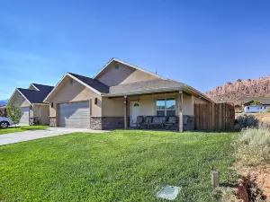 Mountain-View Moab Home w/ Pool & Hot Tub Access!