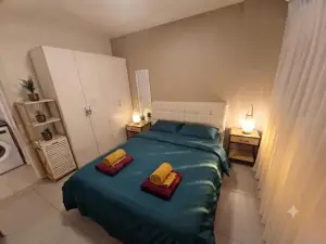 Shlomo's lounge. A beautiful and new apartment 5 minutes drive from the sea