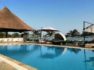 CityBlue Creekside Hotel & Suites
