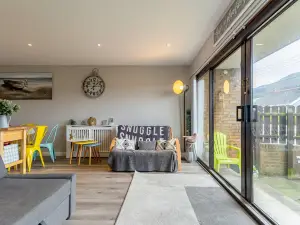 Central Apartment 3B